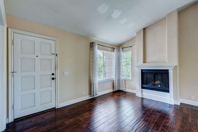 Building Photo - Spacious 2 Bedroom, 2 Bath – End Unit with...