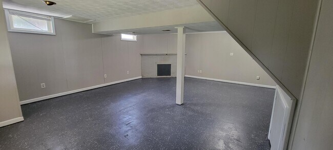 Building Photo - 3612 River Park Dr