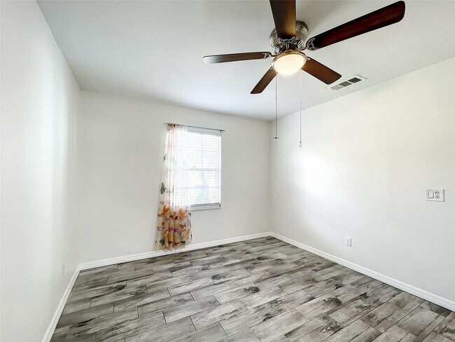 Building Photo - 2887 SW Ann Arbor Rd