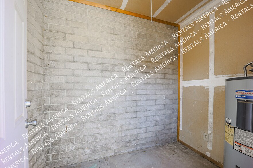 Building Photo - 1055 N Recker Rd
