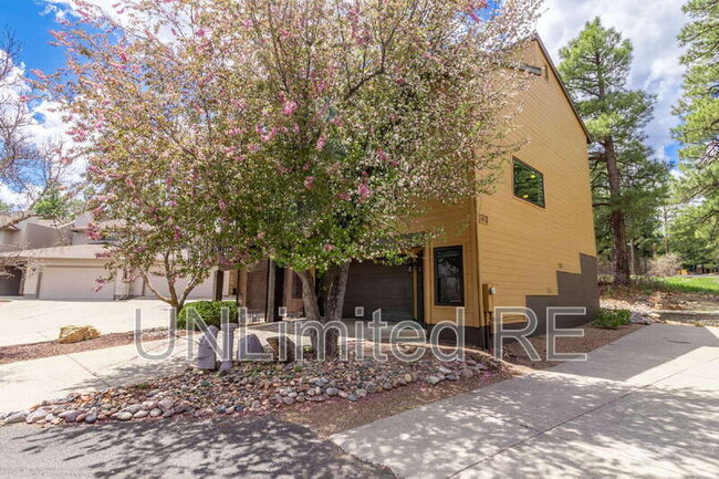 Building Photo - 5000 E Palomino Ln
