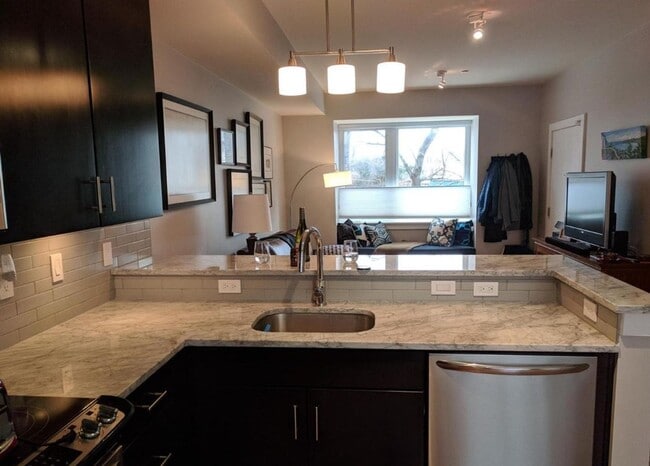 Building Photo - Contemporary Brookland 2 bed/2.5 bath cond...