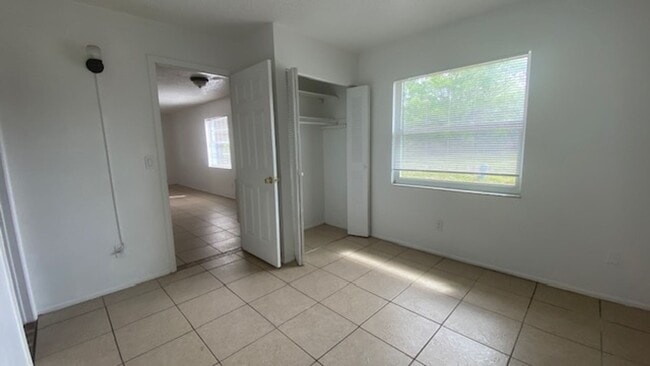 Building Photo - 3 Bedroom 2 Bath Villa West Bradenton.