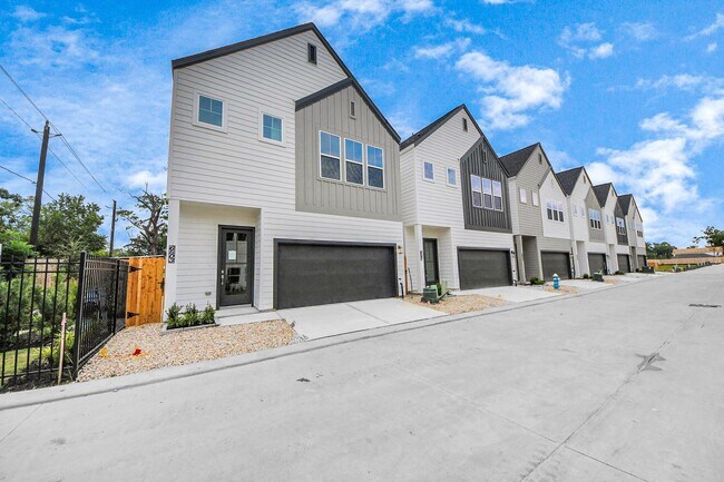 Building Photo - 6506 Old Olive Tree Dr