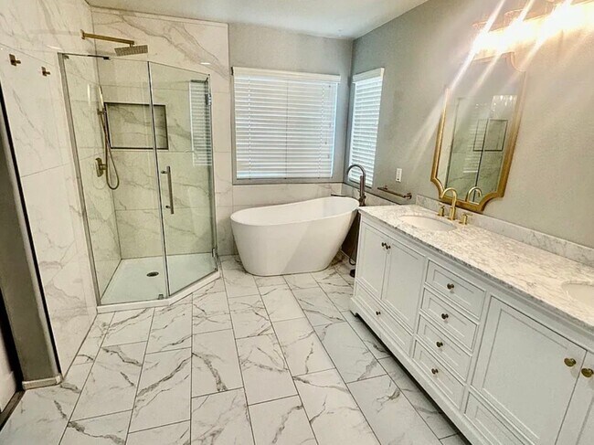 Building Photo - 32358 Gardenvail Dr