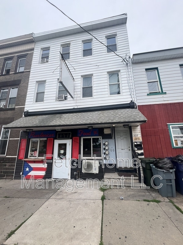 Primary Photo - 225-227 North 8th Street - 2A