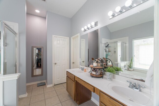 Building Photo - 2823 Sage Bluff Ave