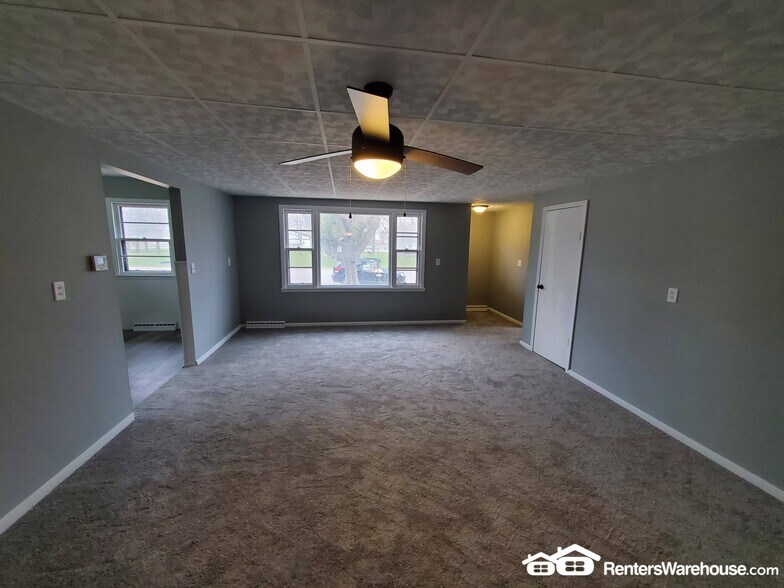 Building Photo - 111 Douglas Ave W