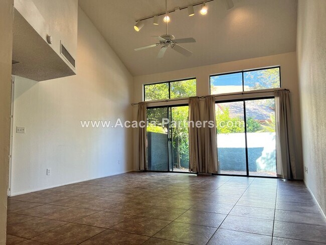 Building Photo - Fantastic 3 bed room 2 bathroom