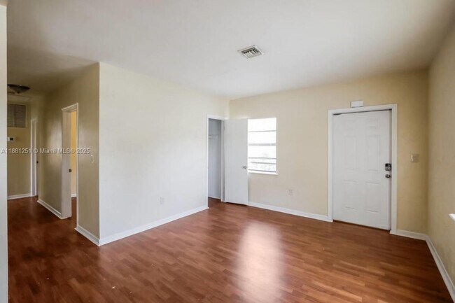 Primary Photo - 1815 NE 178th St