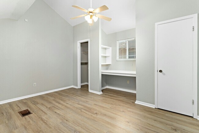 Building Photo - 1176 Oregon Ave