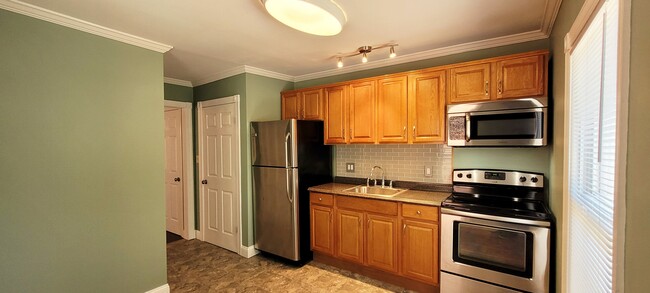 Kitchen - 373 W 1st St