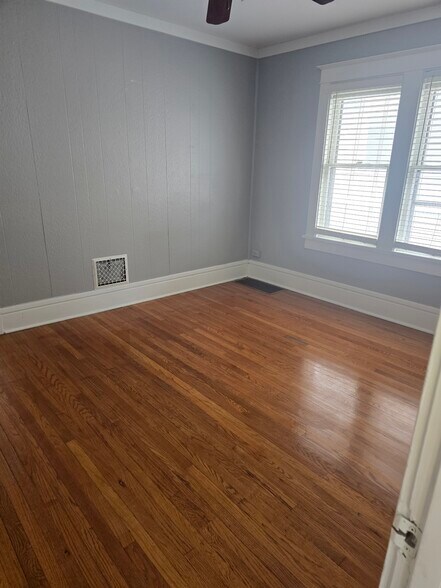 Building Photo - 515 Houston St