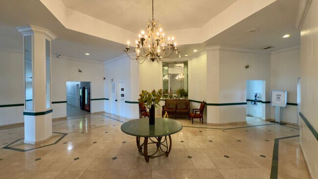 Building Photo - Spacious One Bedroom Two Bath Condo with Parking at Buckley Towers in North Miami Beach