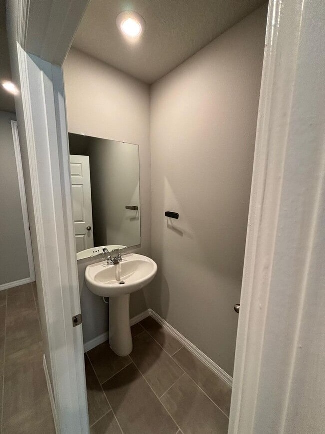 Building Photo - 431 Legacy Lp