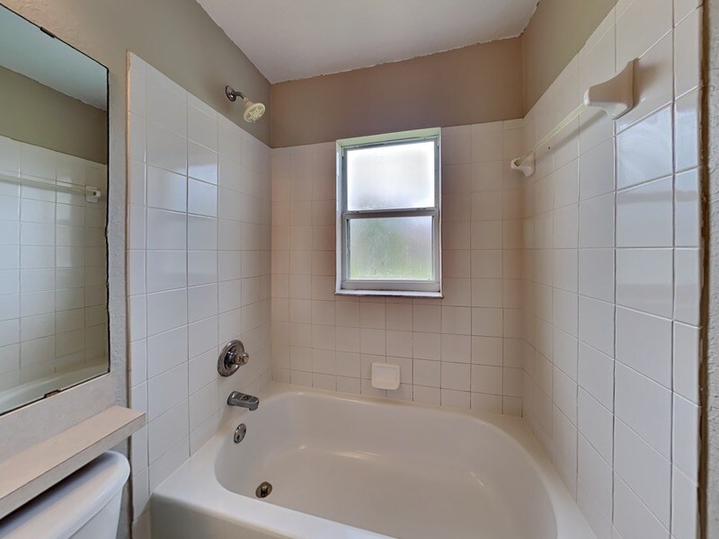 Building Photo - 817 Highland Crest Loop