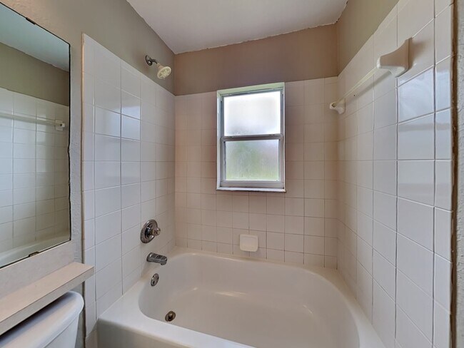 Building Photo - 817 Highland Crest Loop