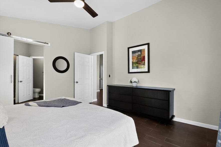 Building Photo - 8828 E Riviera Dr