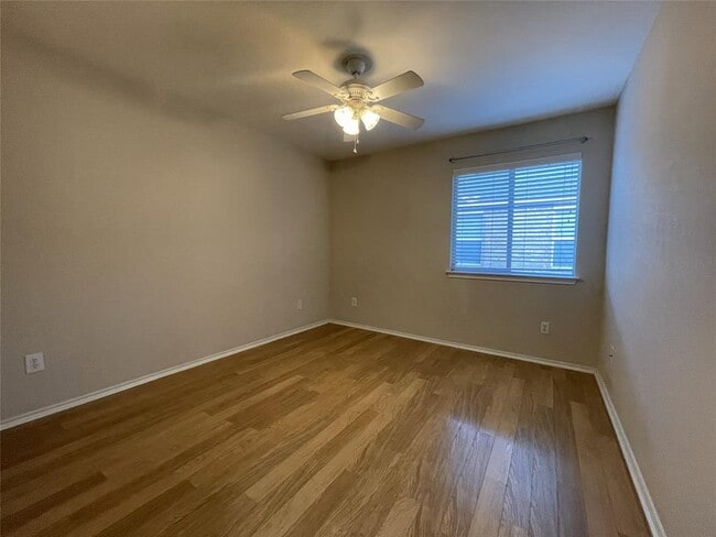 Building Photo - 803 Middle Brook Dr