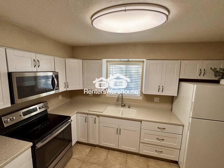 Building Photo - 6809 E Avalon Dr