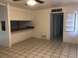 Building Photo - 940 N Palo Verde Blvd