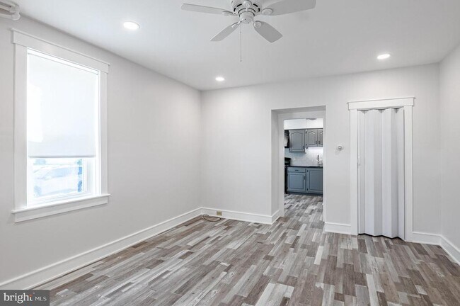 Building Photo - 910 E Bellevue Ave