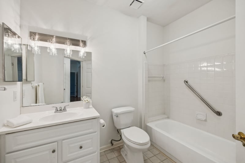 Building Photo - 2025 Woodmont Blvd