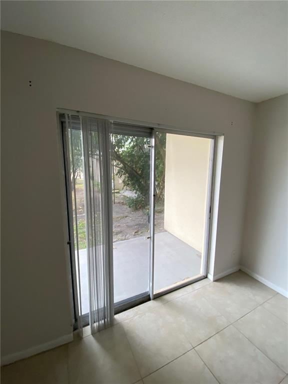 Building Photo - 965 Manor Dr