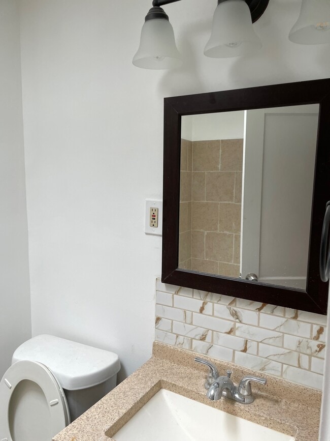 Building Photo - 525 E 35th St