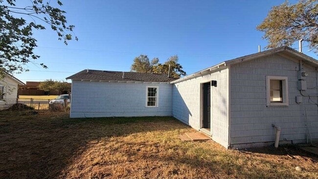 Building Photo - 2414 Baylor St