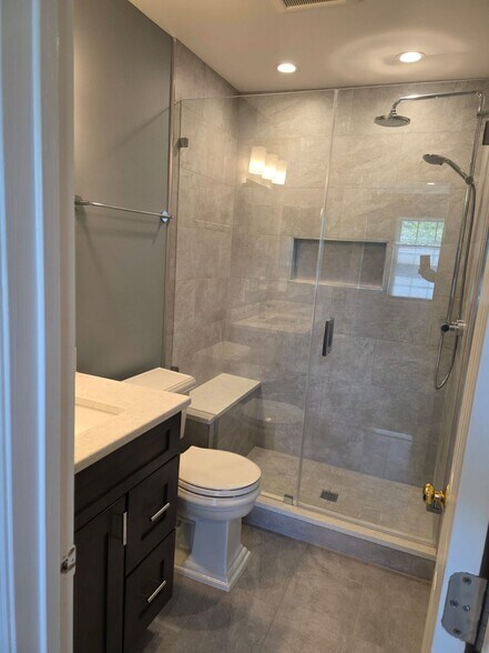 master bathroom - 6748 Jenny Leigh Ct