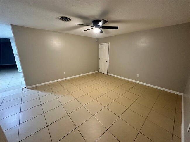 Building Photo - 1511 Greenbriar Ave