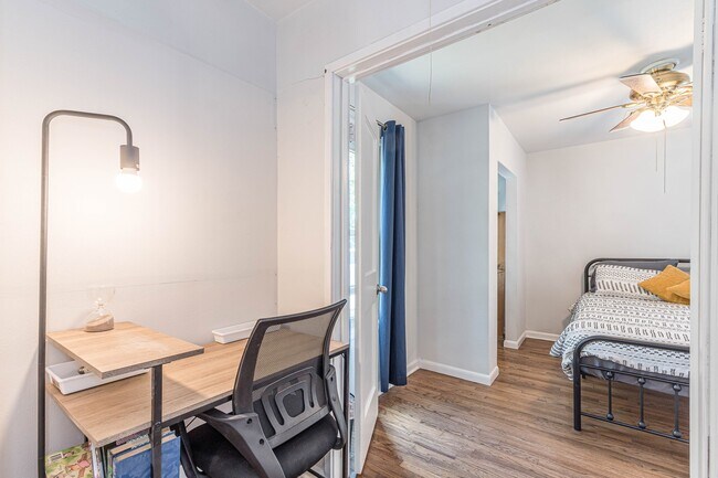 Building Photo - 409 Aero Ave