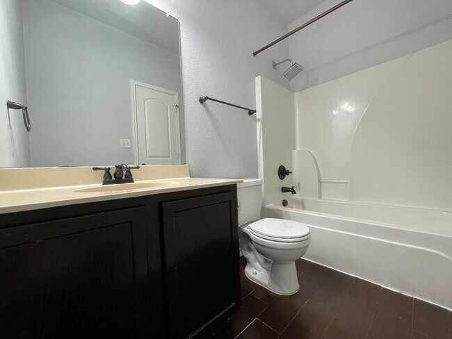 Building Photo - Single story townhome for rent