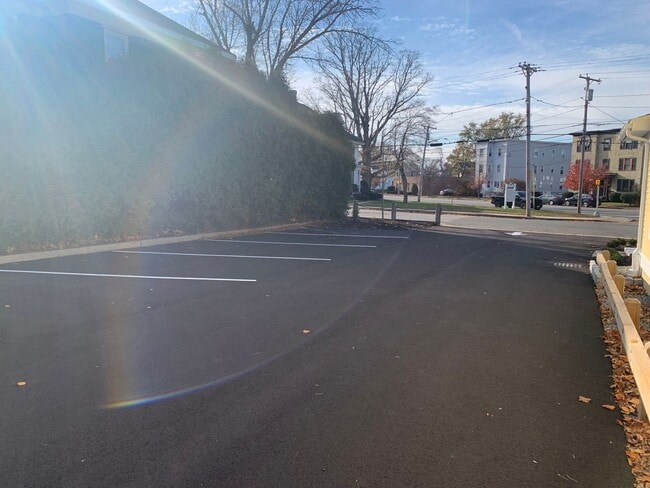 Building Photo - 129 Kenoza Ave