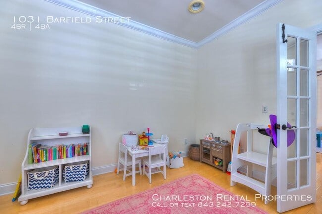 Building Photo - 1031 Barfield St