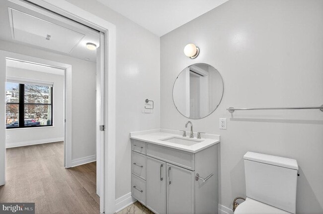 Building Photo - 811 S Columbus St