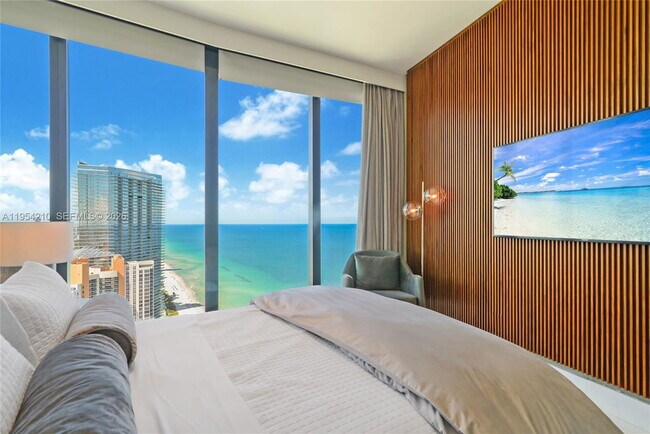 Building Photo - 18555 Collins Ave