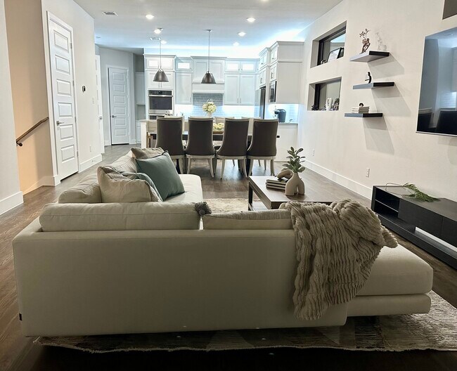 Building Photo - 512 Secretariat Dr