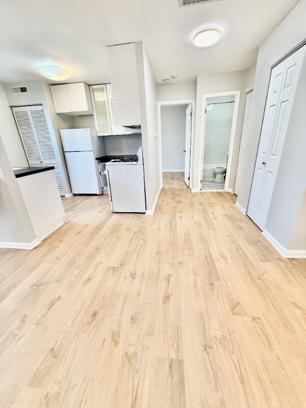 Building Photo - 2602 E Lehigh Ave