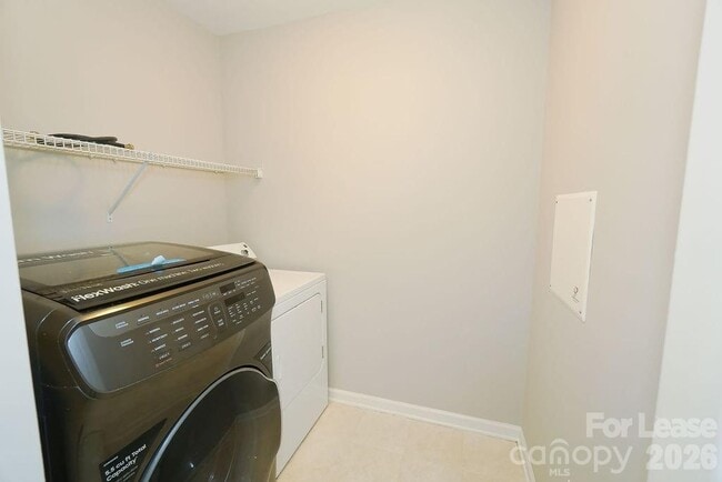 Building Photo - 6824 Southbrook Dr