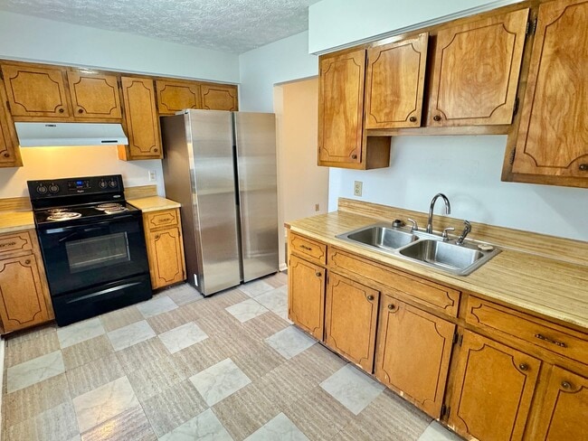 Building Photo - 3-Bedromm 2.5 bath with the Perfect Mix of...