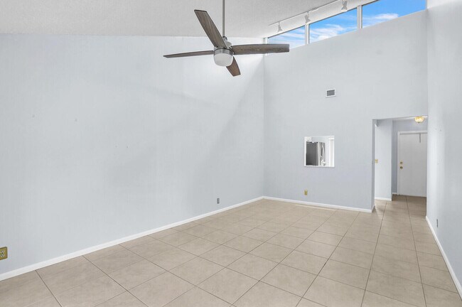 Building Photo - 12712 Spinnaker Ln