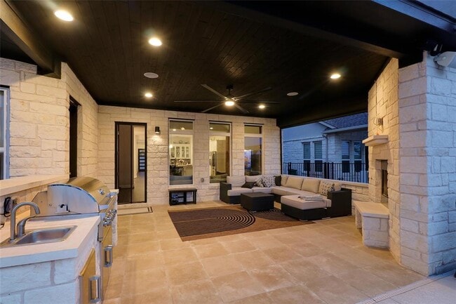 Building Photo - 702 Tomichi Trl