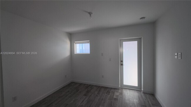 Building Photo - 1035 Euclid Ave