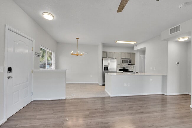 Building Photo - $1,850, 1 bed, 1 bath, located in Arvada w...