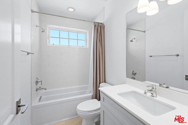 Building Photo - 1510 S Carmelina Ave