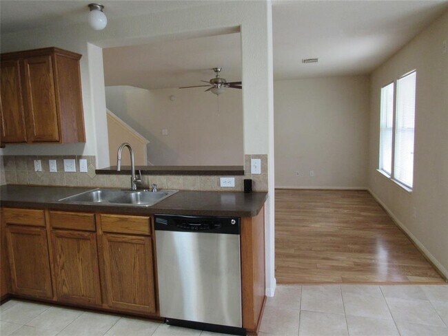 Building Photo - 6338 Applewood Forest Dr