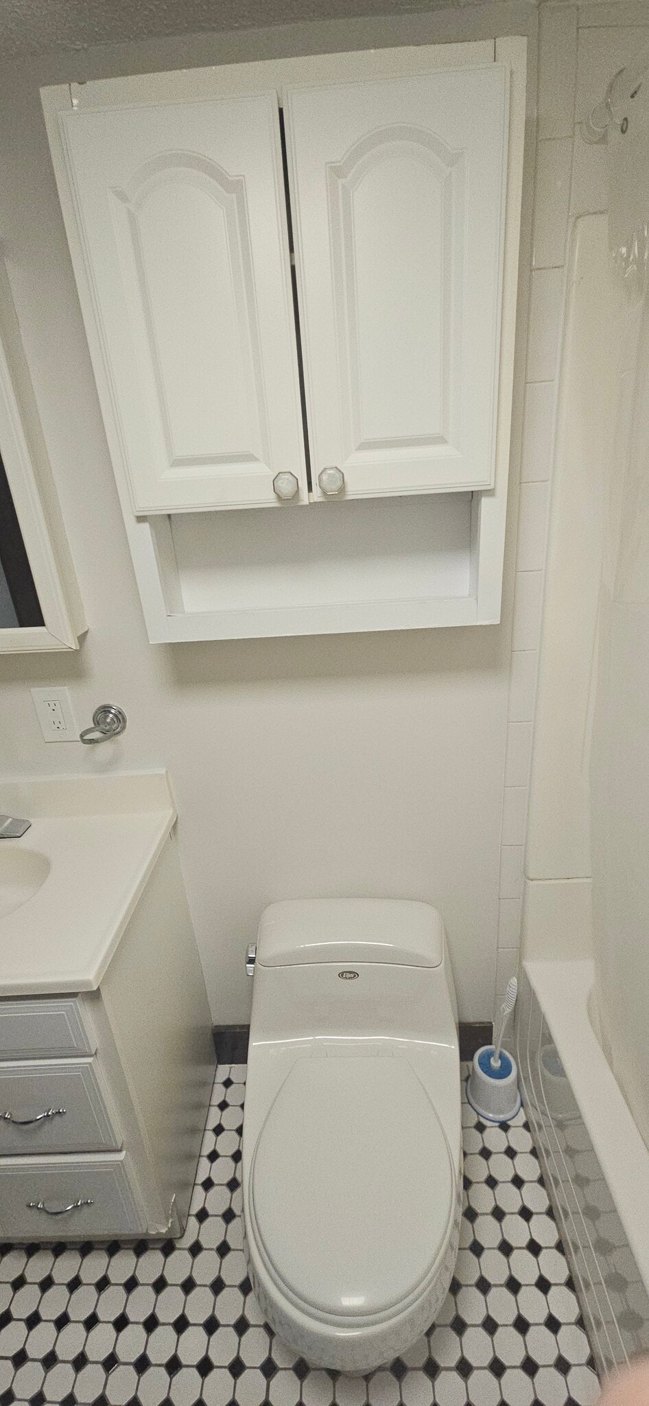 Full Bath - 143 Pollard St