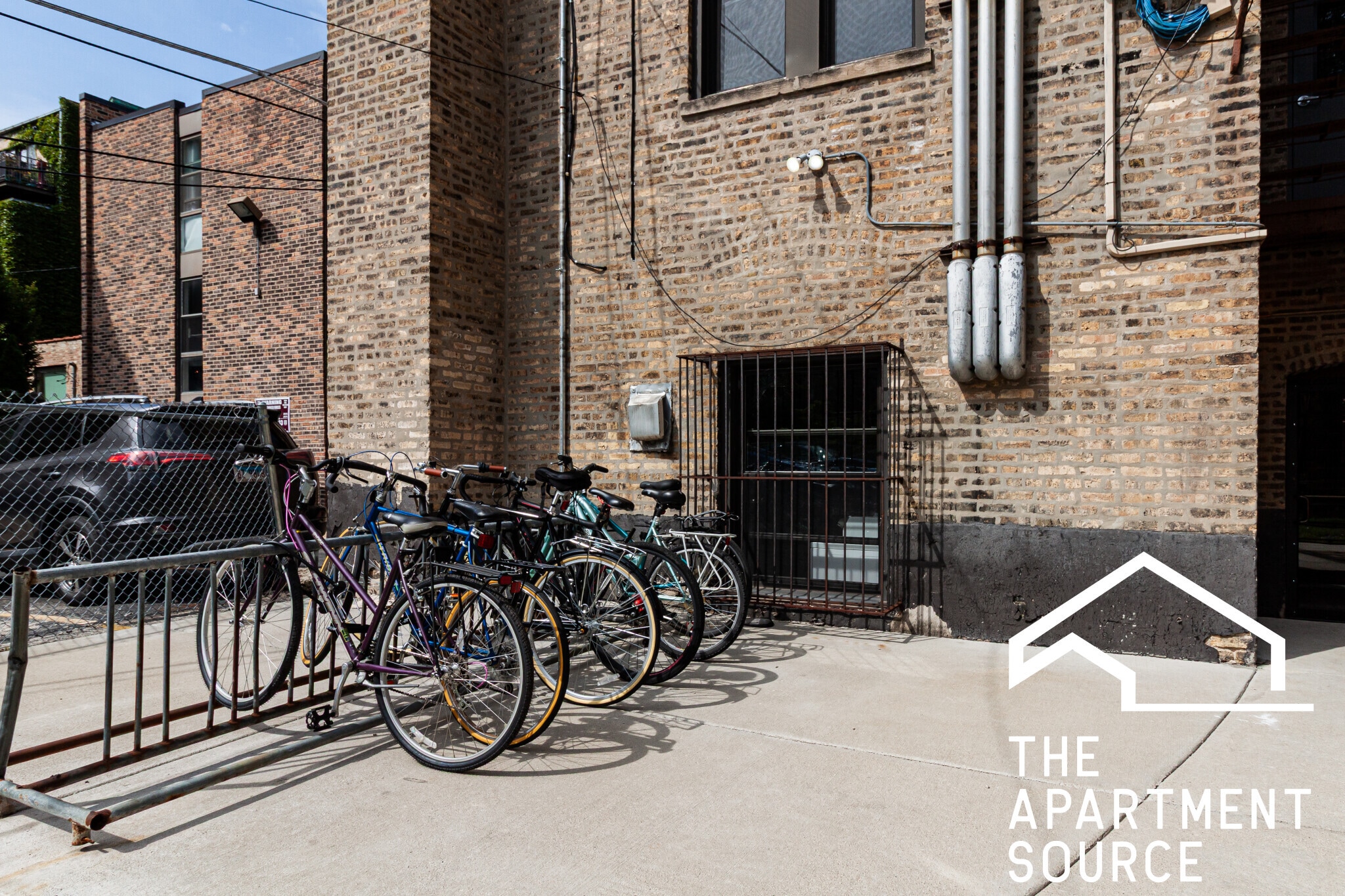 Building Photo - 633 W Barry Ave